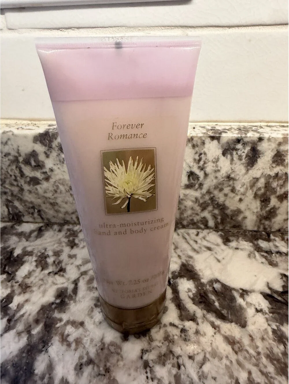 Victorias Secret Garden hand and body Lotion Forever Romance Nos
